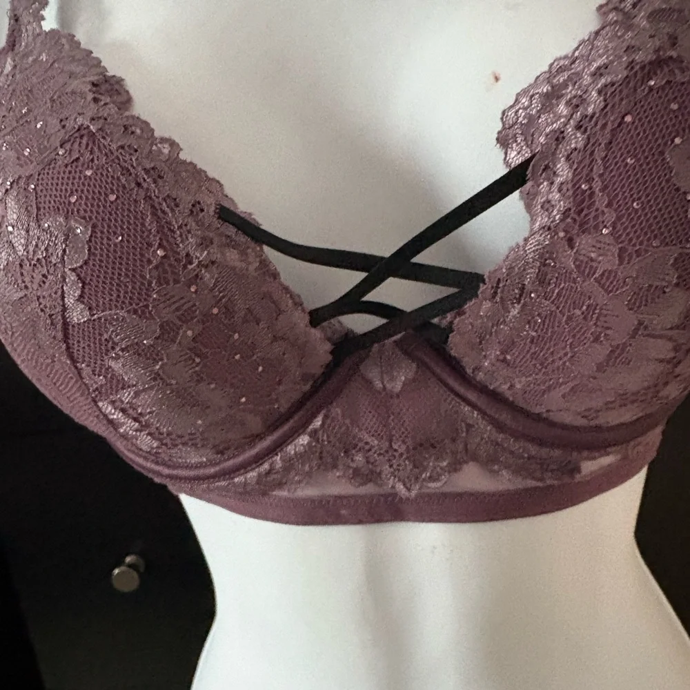La SENZA Lace Push-Up Bra in Mauve with Crisscross Straps and Rhinestones - Picture 3 of 7